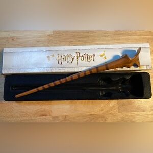 NYMPHADORA TONKS Harry Potter Mystery Wand
Patronus Series 5 Wizarding World
